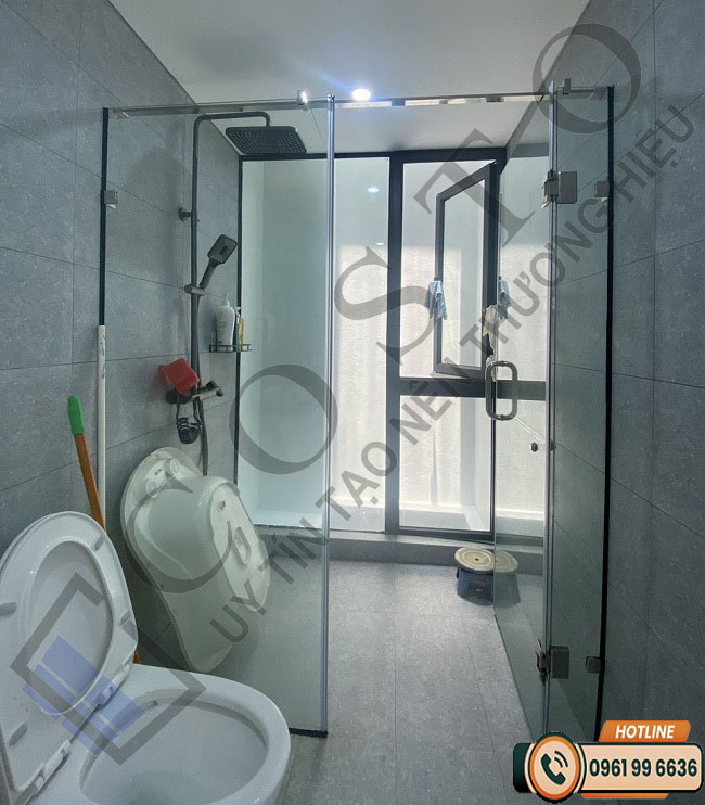 Vách kính phòng tắm đứng
