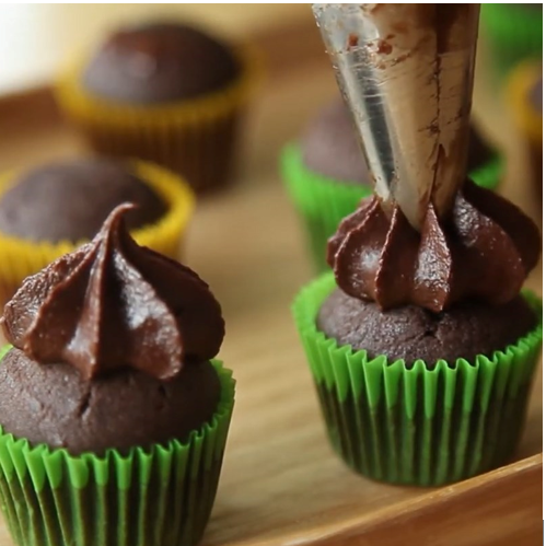 Cách làm bánh cupcake socola trong ngày kỉ niệm yêu nhau