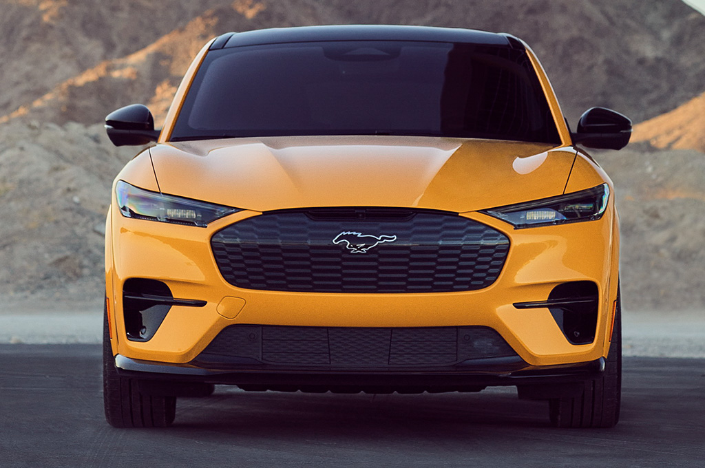 Top mẫu xe ô tô an toàn nhất thế giới đáng mua năm 2025