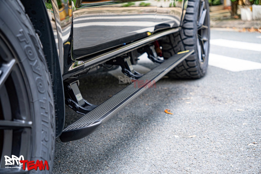 Lắp đặt bệ bậc điện tự động cho Ford Everest