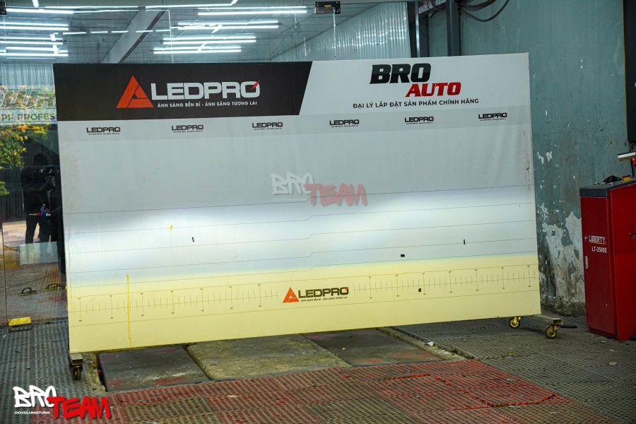 Bi gầm A8 Special 3 màu Ford Everest 2026