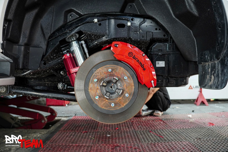 Ốp má phanh Brembo cho Everest