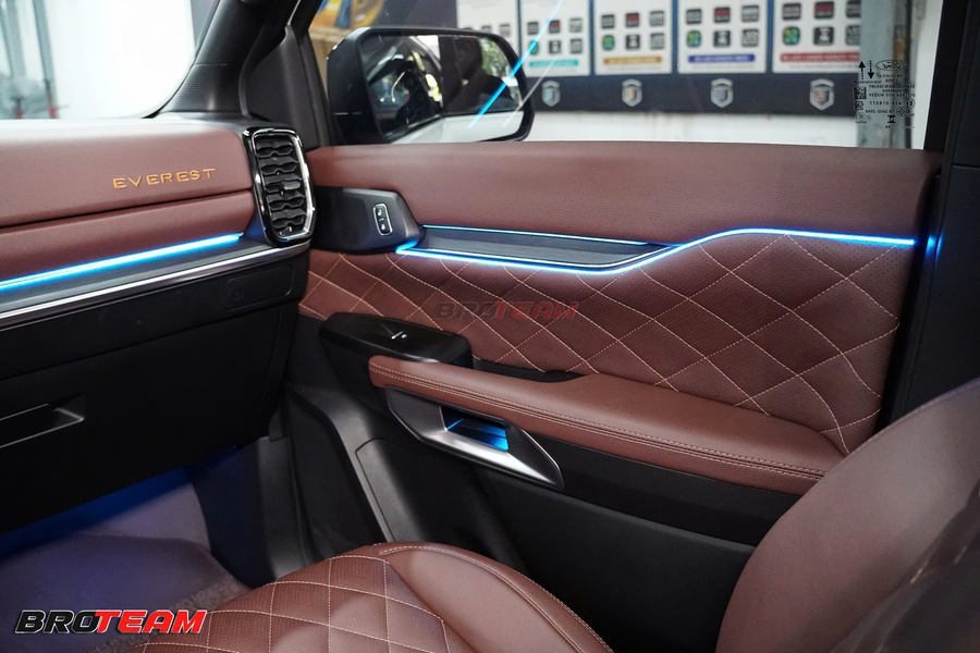 Bọc da nội thất xe Everest chuyên nghiệp