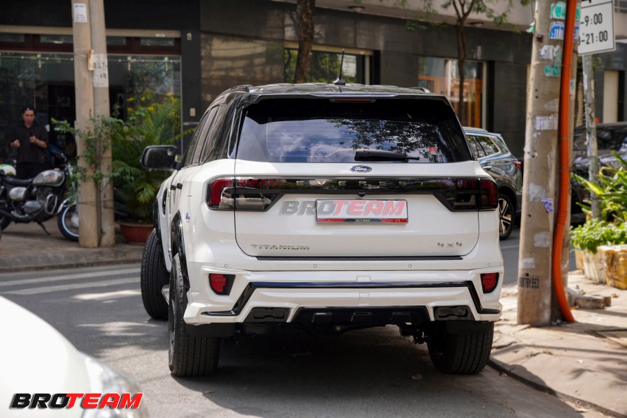 Độ body kit Victor V2 cho Everest