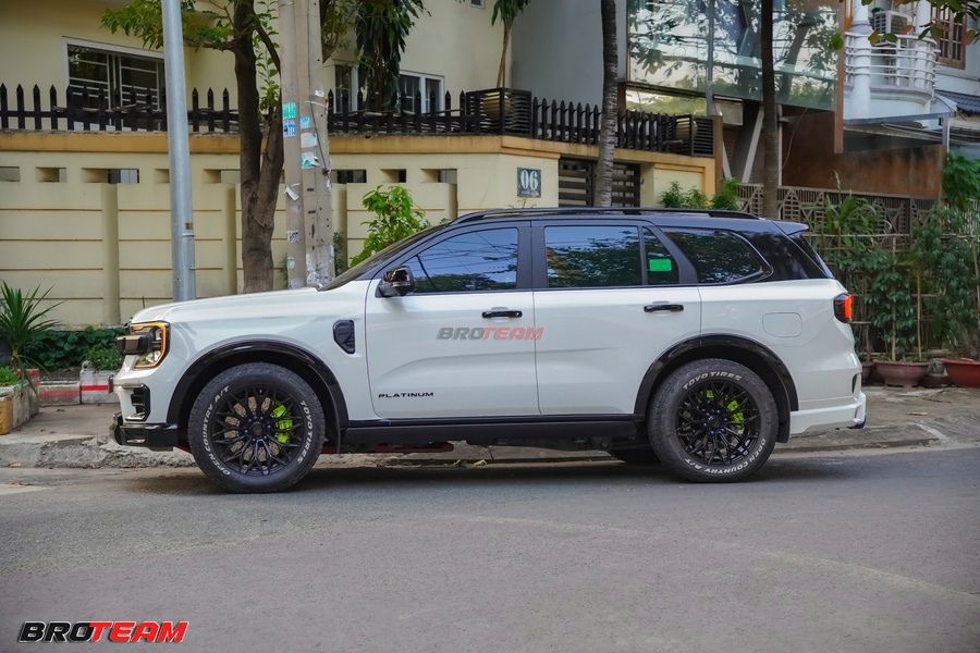 Bodykit AKC V1 Ford Everest kèm mặt ca lăng chữ FORD