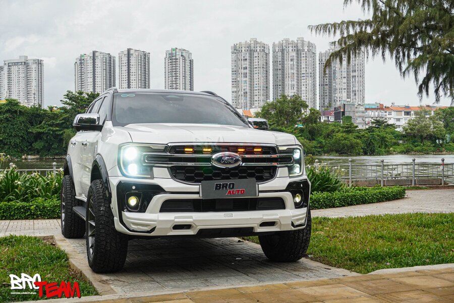 bodykit Victor V2 xe Everest