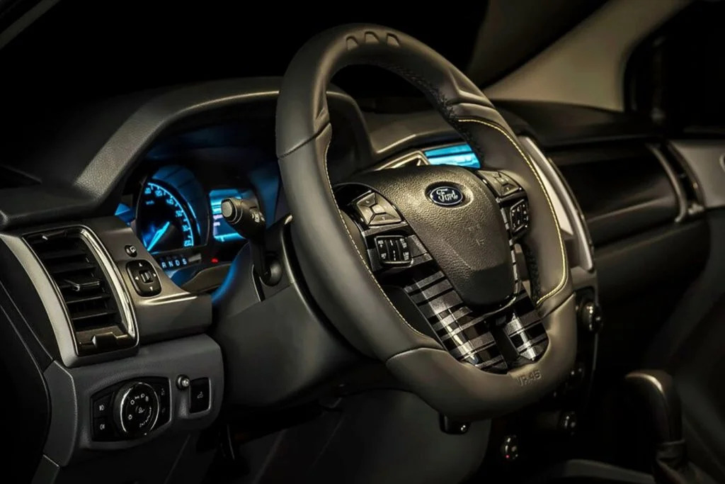 Các nút điều khiển trên xe Ford Ranger