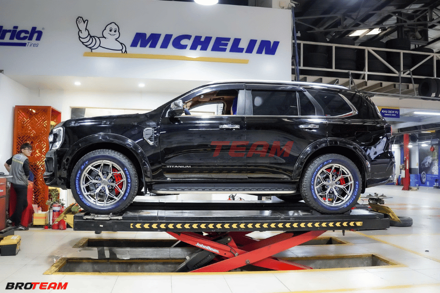 Cân chỉnh thước lái sau khi nâng cấp xe Ford Everest Next gen