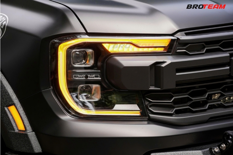 mí LED F150 góp phần hoàn thiện diện mạo Ford Ranger Raptor V6