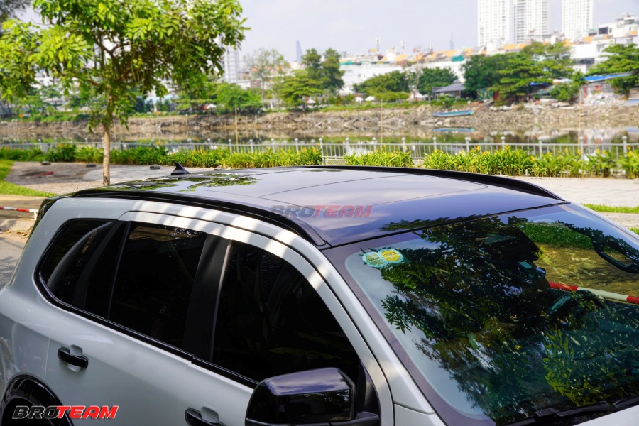 Dán nóc đen Ford Everest 2026