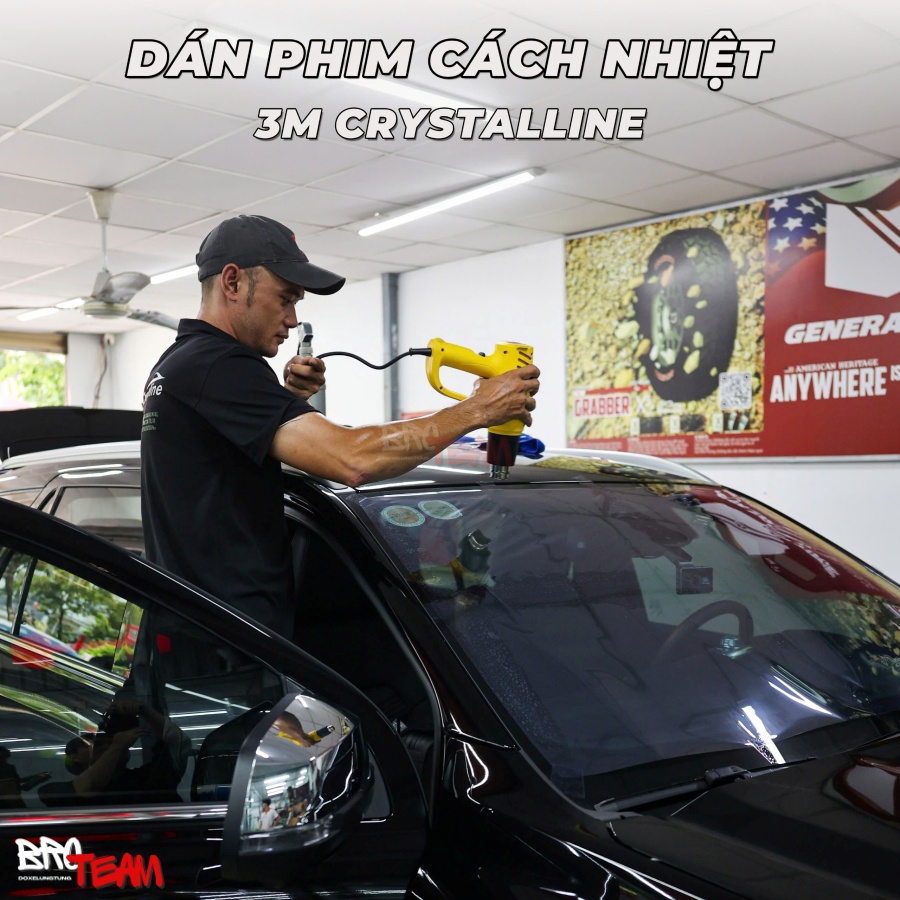 quy trình dán phim cách nhiệt kính lái