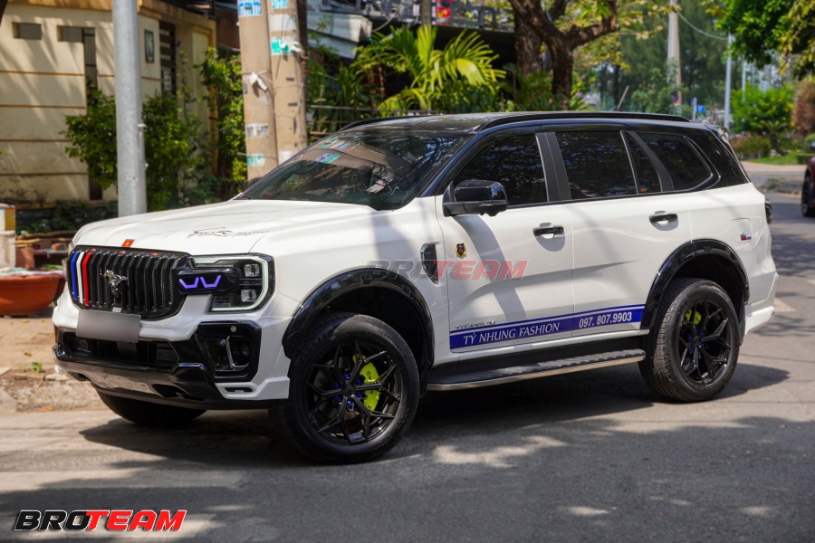 Dán decal nóc đen thể thao cho Ford Everest 2026