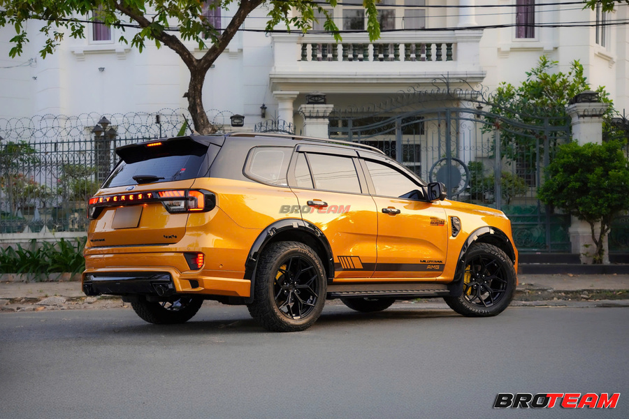 sơn đen bóng các chi tiết chrome cho Ford Everest