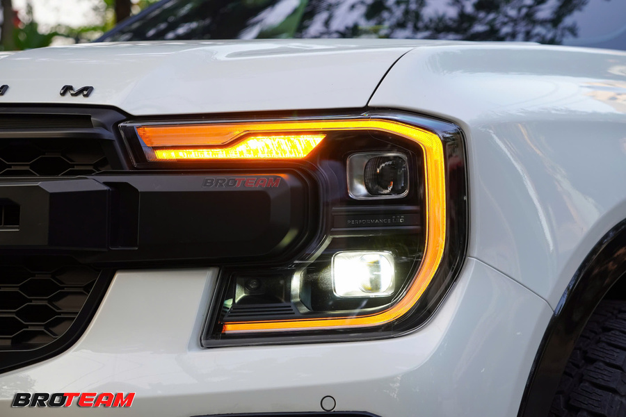 Đèn LED mí chữ C Ford Everest 