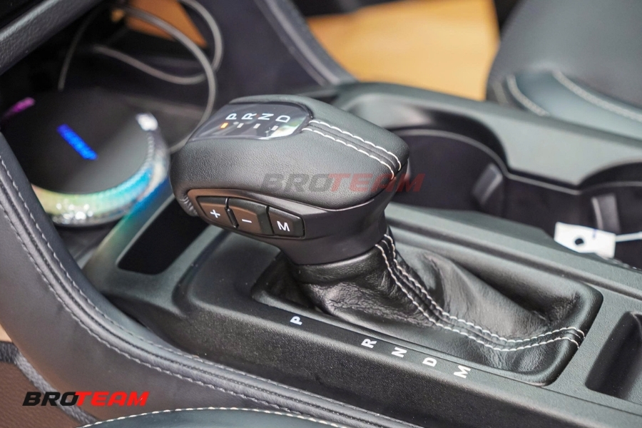 Độ và bọc da cần số ngắn Ford Everest 