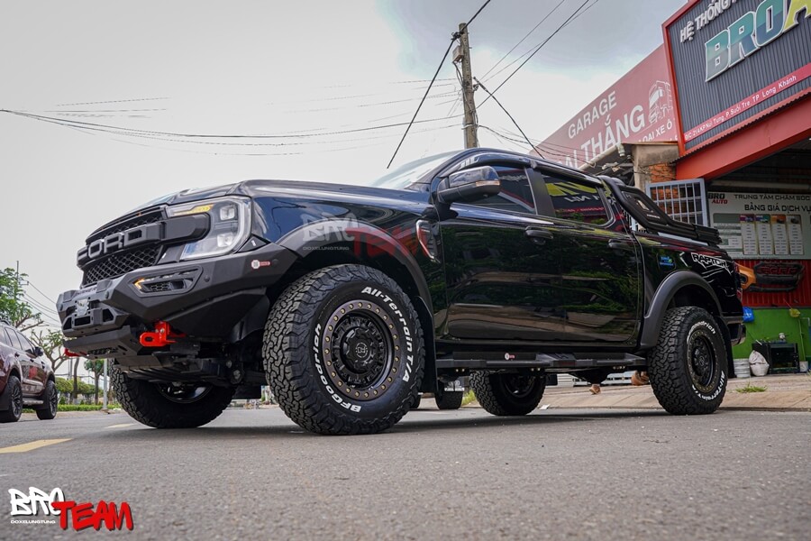 Độ mâm cho Ford Ranger mẫu mâm Black Rhino 17 inch USA 