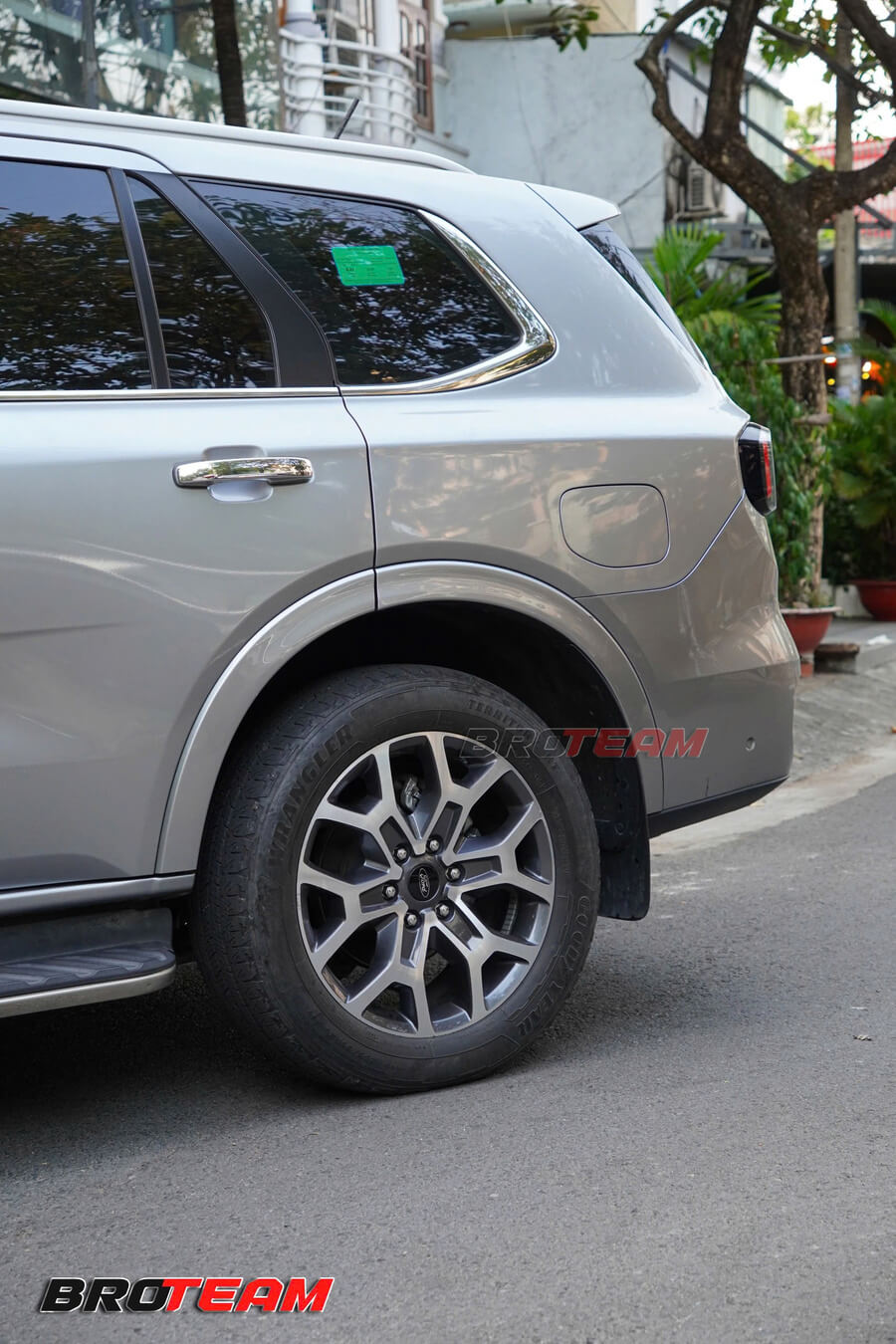 hạ thấp gầm Ford Everest