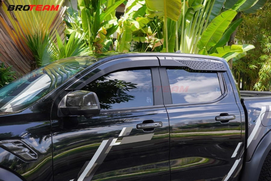 Các chi tiết phối tem đen xám cho xe Ford Ranger Raptor