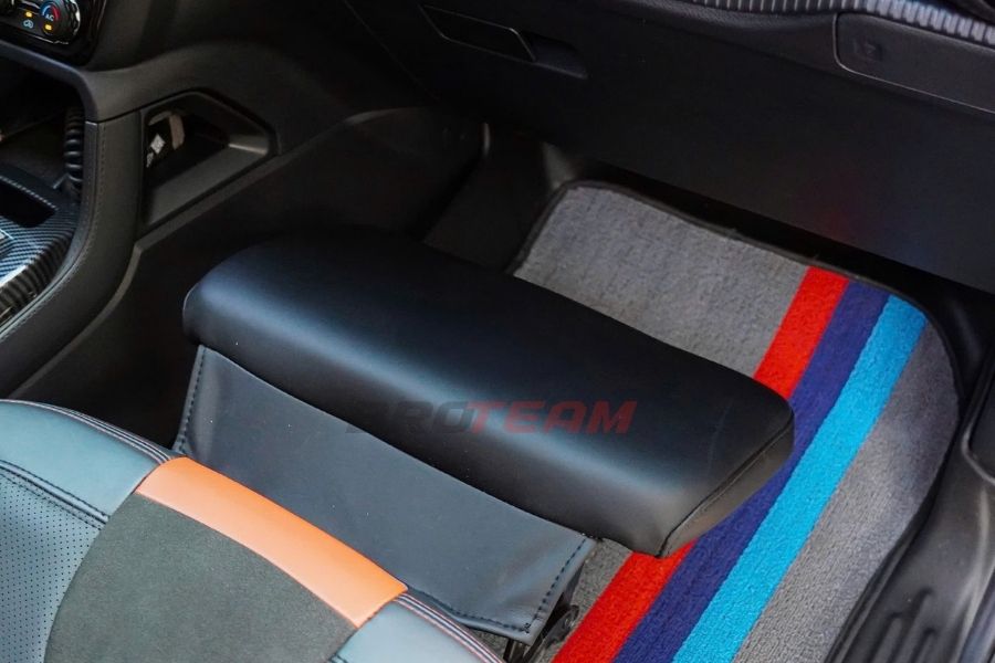 Bệ đỡ chân ghế phụ xe Ford Ranger