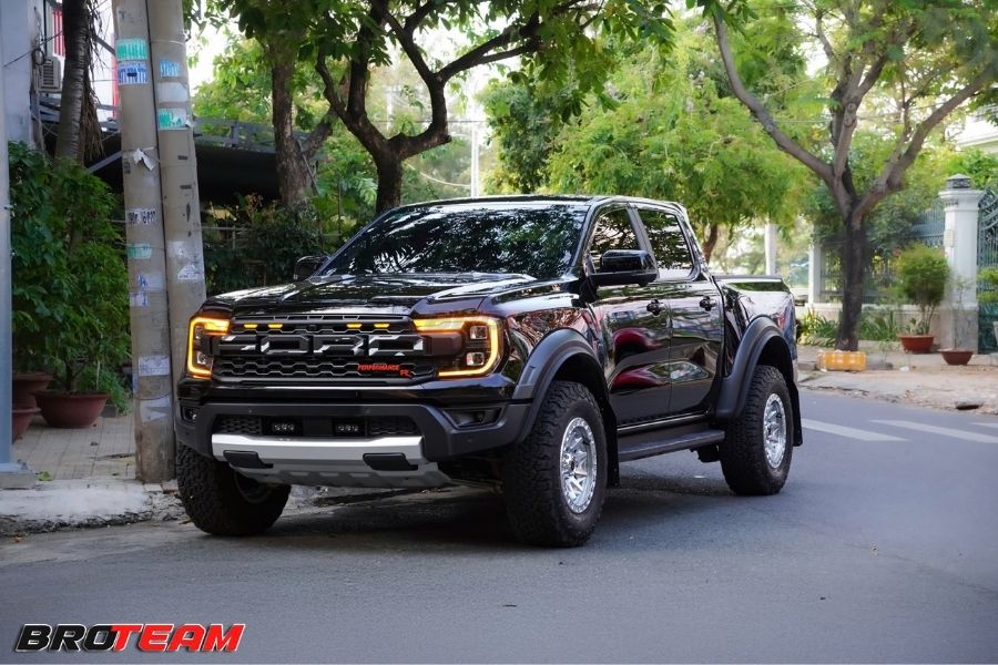 Ford Ranger Raptor độ full option 