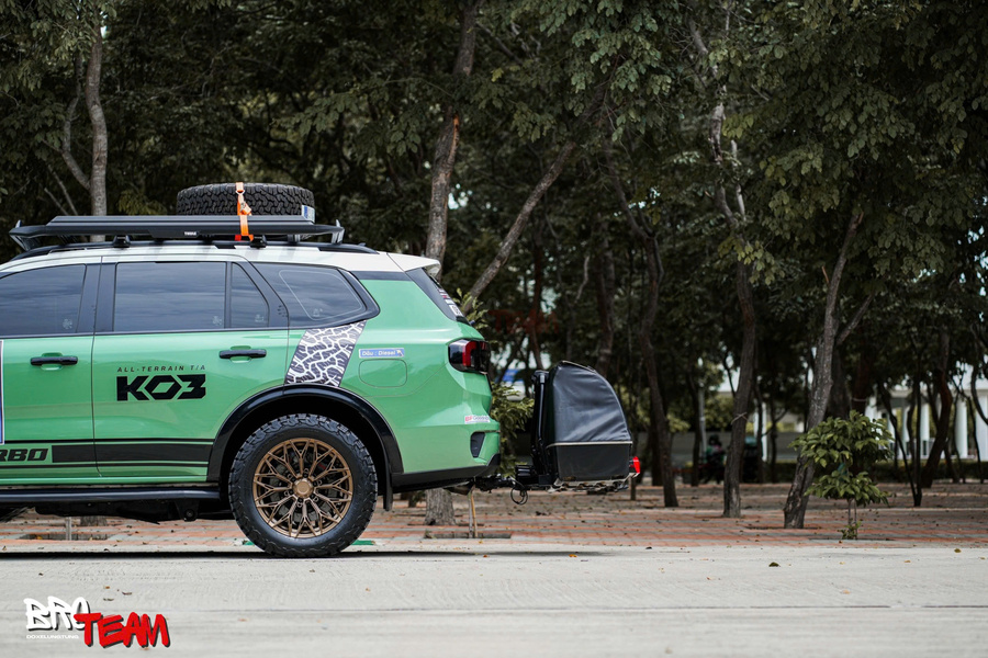 Giá nóc xe ô tô Ford Everest hiệu Thule 