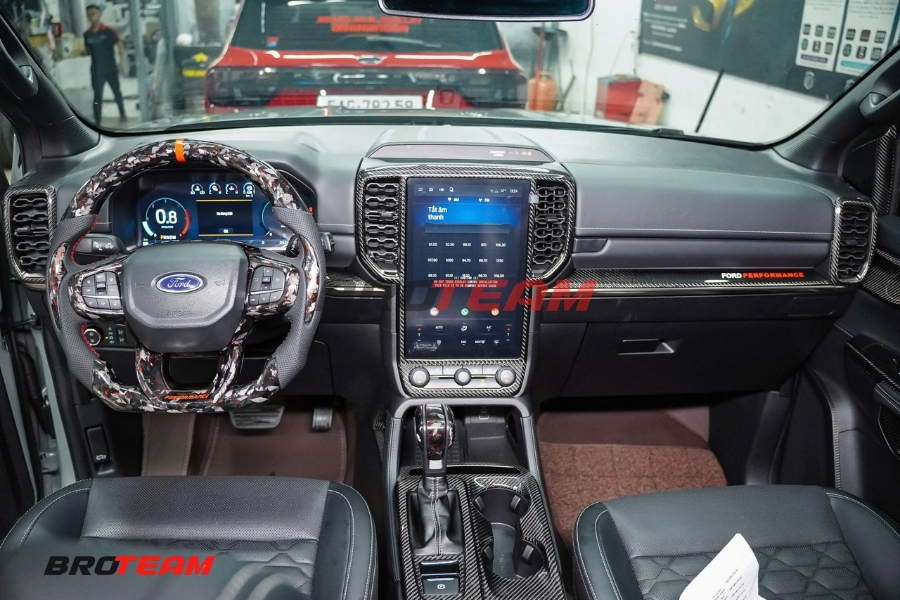 Độ Hệ Thống Khoang Lái Và Vô Lăng Thể Thao Ford Performance