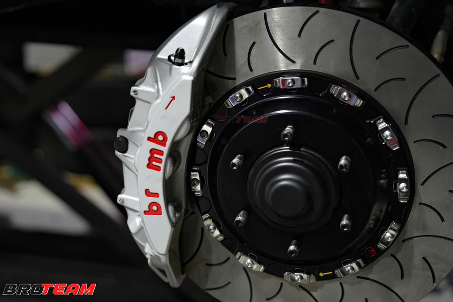 Heo phanh hiệu suất cao Brembo cho Toyota Hilux