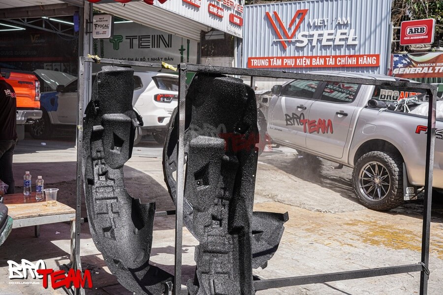 Hoá nhựa lòng vè Ford Everest 