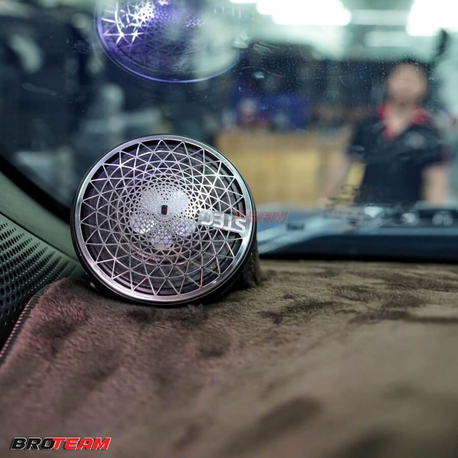 Loa Center Thò Thụt Ford Ranger Raptor V6