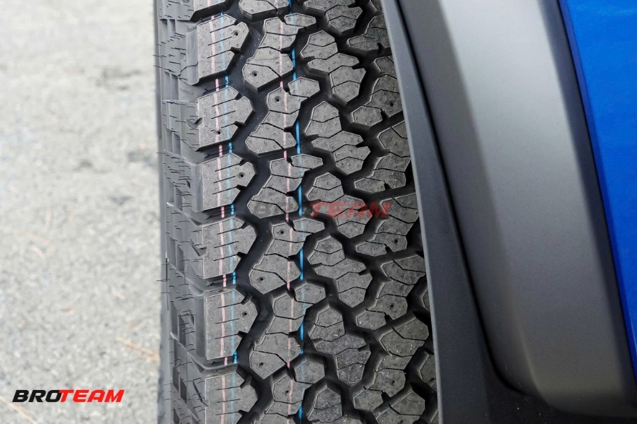 Gai lốp General grabber lớn, rãnh sâu hỗ trợ tăng độ bám.