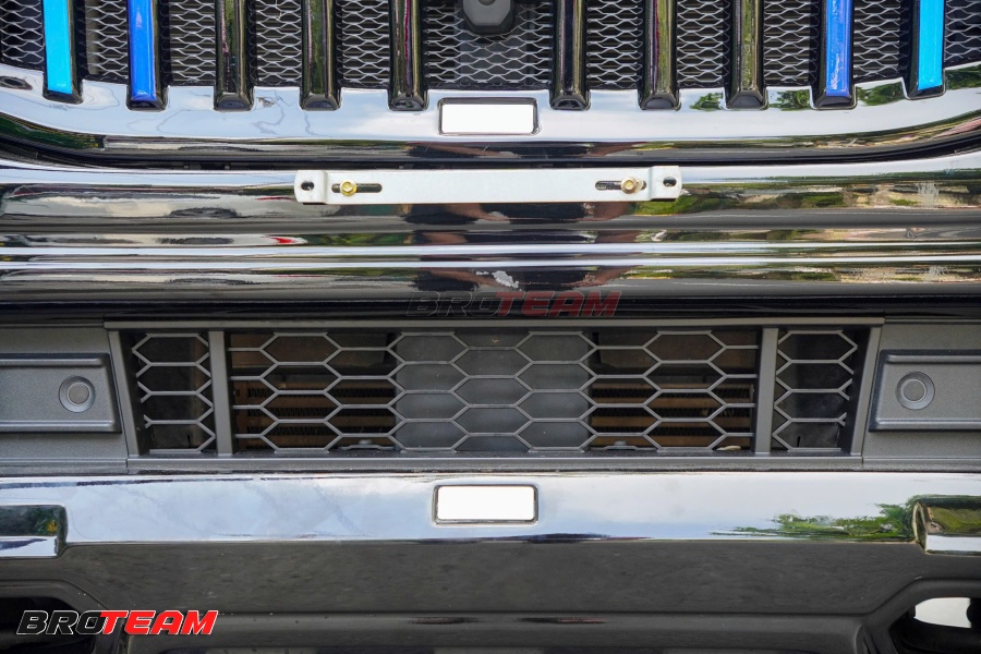 Ford Everest Platinum lưới che két nước