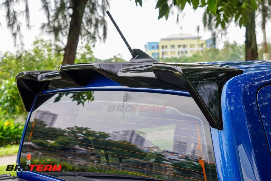 Lướt gió thái lan tạo thêm điểm nhấn phần đầu xe Ford Ranger Raptor