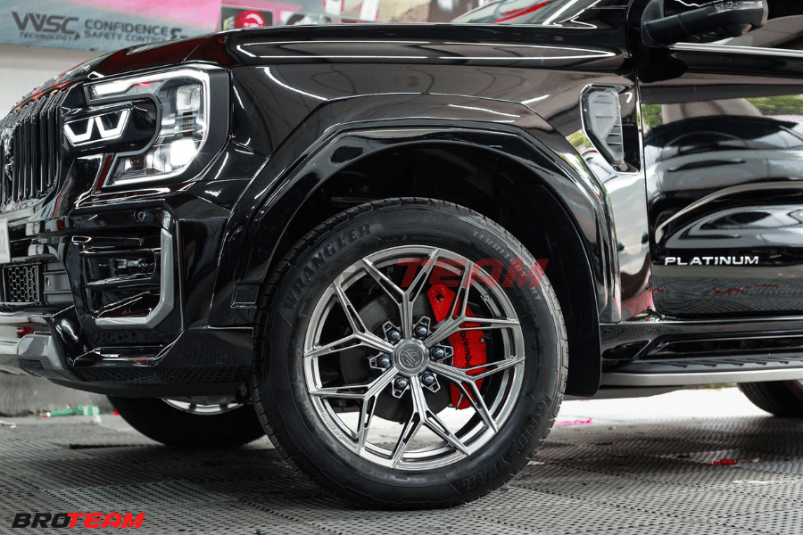 Ford Everest độ mâm JP Racing thể thao và hiện đại
