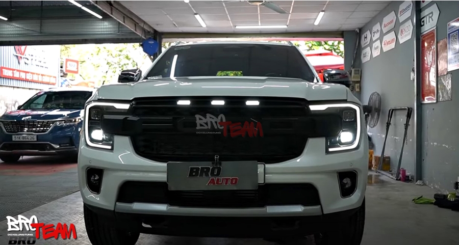 Mặt ca lăng chữ Ford cho xe Ford Everest 