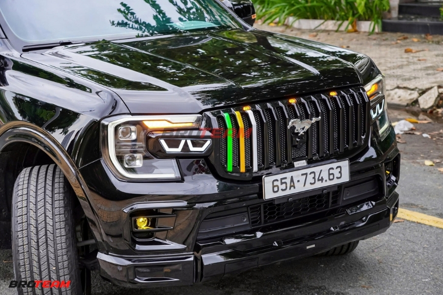 Ford Everest độ mặt calang mới với hệ thống đèn led nổi bật cho xe