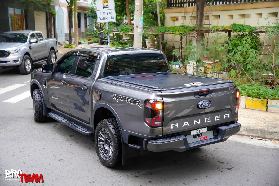 Nắp thùng cuộn cơ xe Ford Ranger