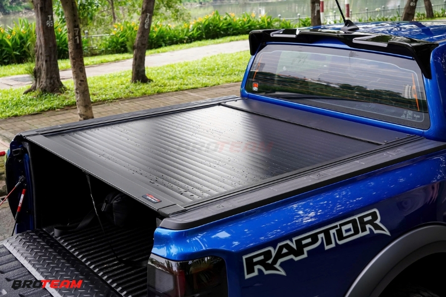 Nâng Cấp Thùng Xe Với Option4x4 Bảo Vệ Hàng Hoá Không Bị Bụi Mưa