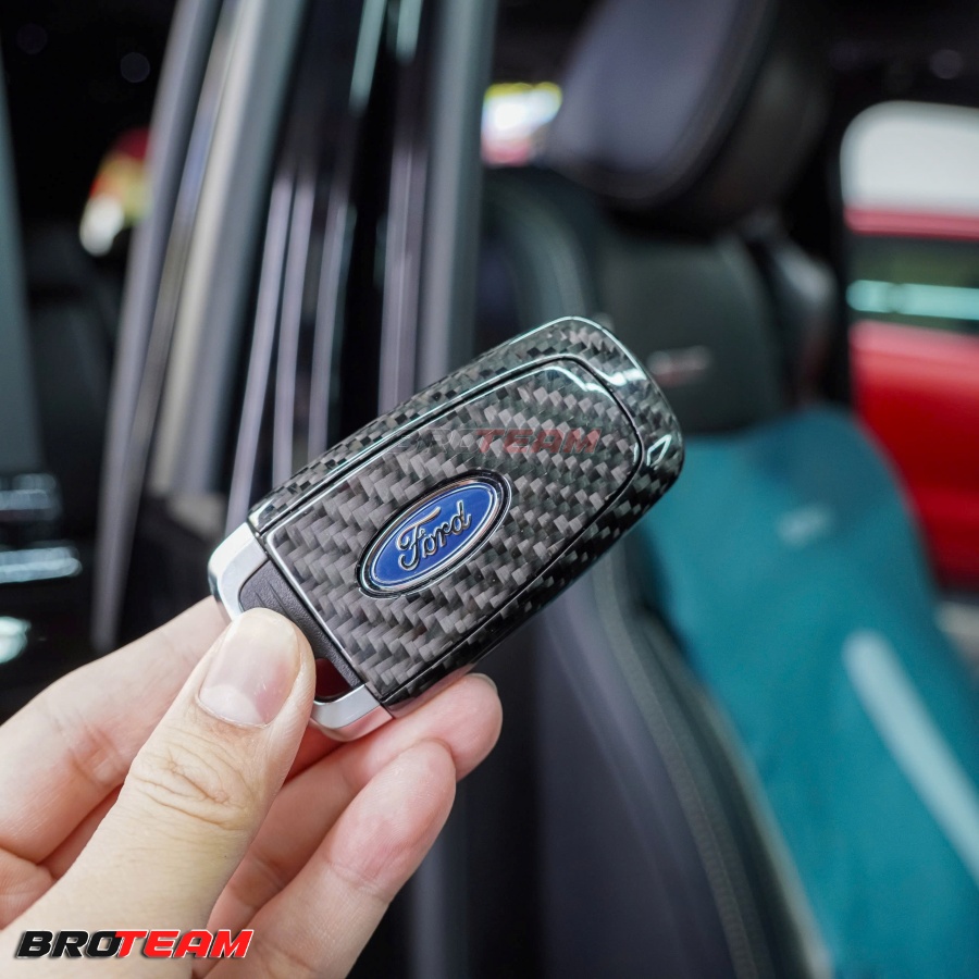 Ford Everest Platinum cải tiến nội thất carbon