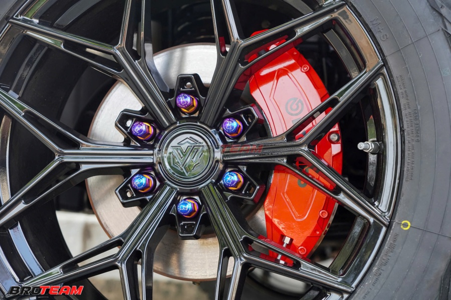 Ốp phanh Brembo trang trí thể thao cho Ford Everest 2026