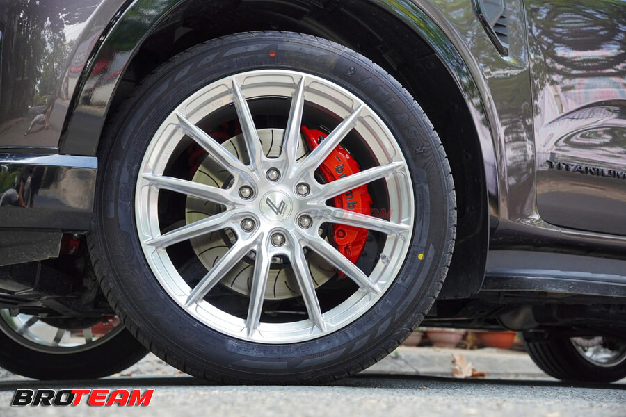 Phanh Brembo cho Everest