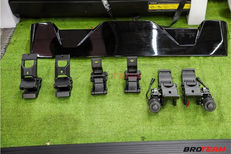 Phụ kiện bệ bước điện Hamer hỗ trợ thùng sau xe Ford Ranger Raptor