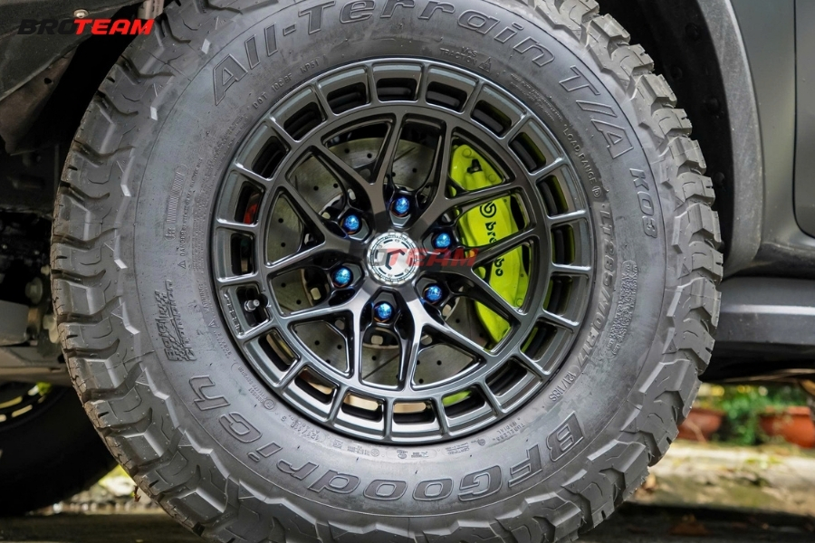 Sau khi lắp dĩa phanh brembo cho Ford Ranger Raptor