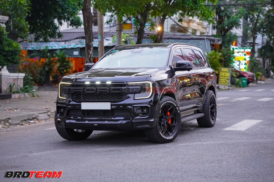 Sơn full đen chi tiết crom cho Ford Everest 2026