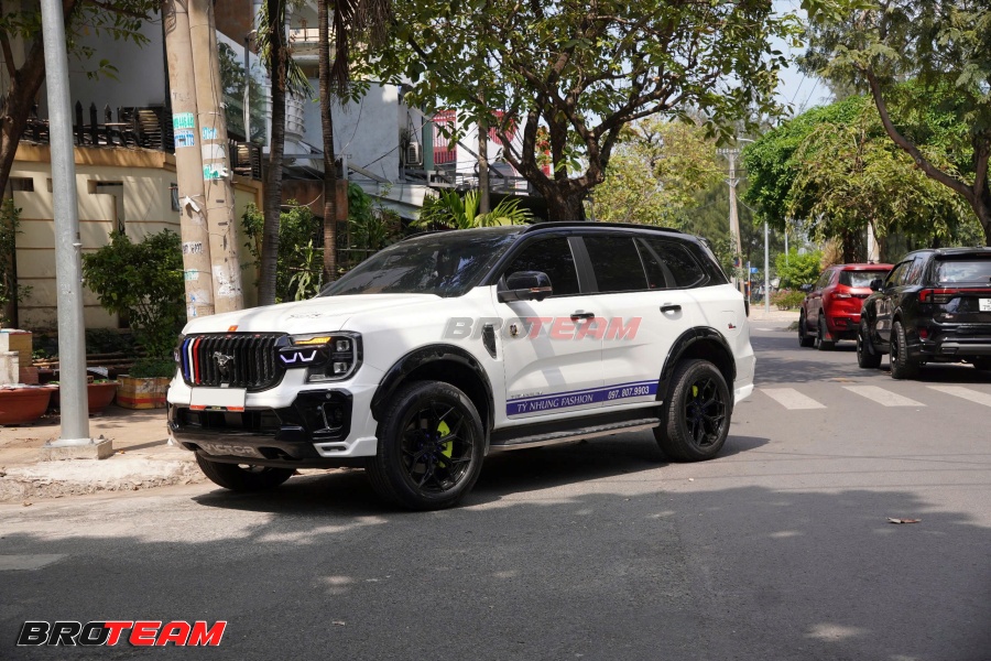 Sơn phối full chi tiết crom đen bóng cho Everest