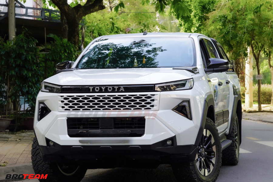 Toyota Hilux full option phần đầu xe