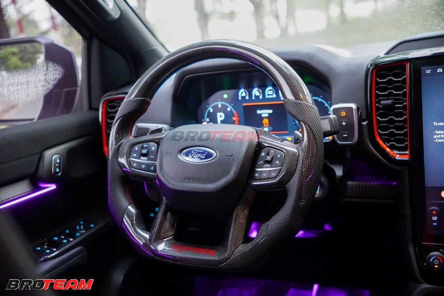 Vô lăng carbon cho Raptor 2026