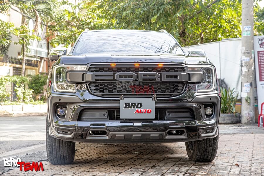 Bodykit Victor Thái Lan mặt ca lăng chữ Ford cho Ford Everest 