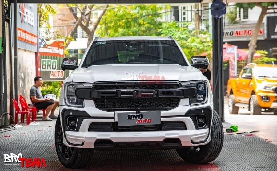 Bodykit Victor Thái Lan mặt ca lăng chữ Ford cho Ford Everest 