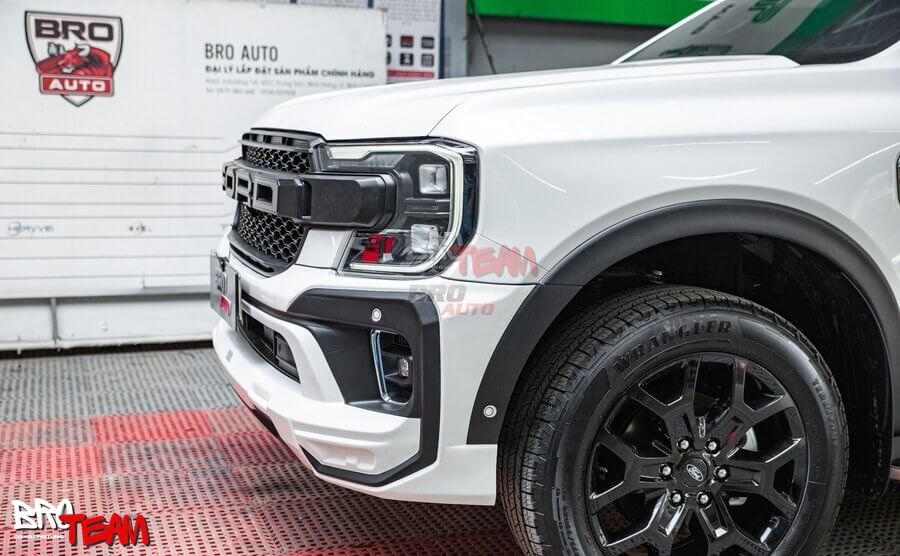 Bodykit Victor Thái Lan mặt ca lăng chữ Ford cho Ford Everest 