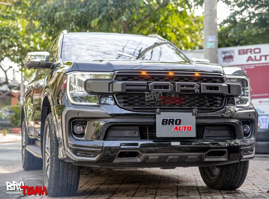 Bodykit Victor Thái Lan mặt ca lăng chữ Ford cho Ford Everest 